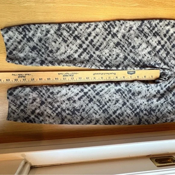 Spanx XL Grey Watercolor Leggings EUC - Picture 5 of 9